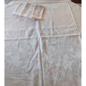 White Damask Christmas Poinsettia Tablecloth w/4 Napkins Oblong 80x58